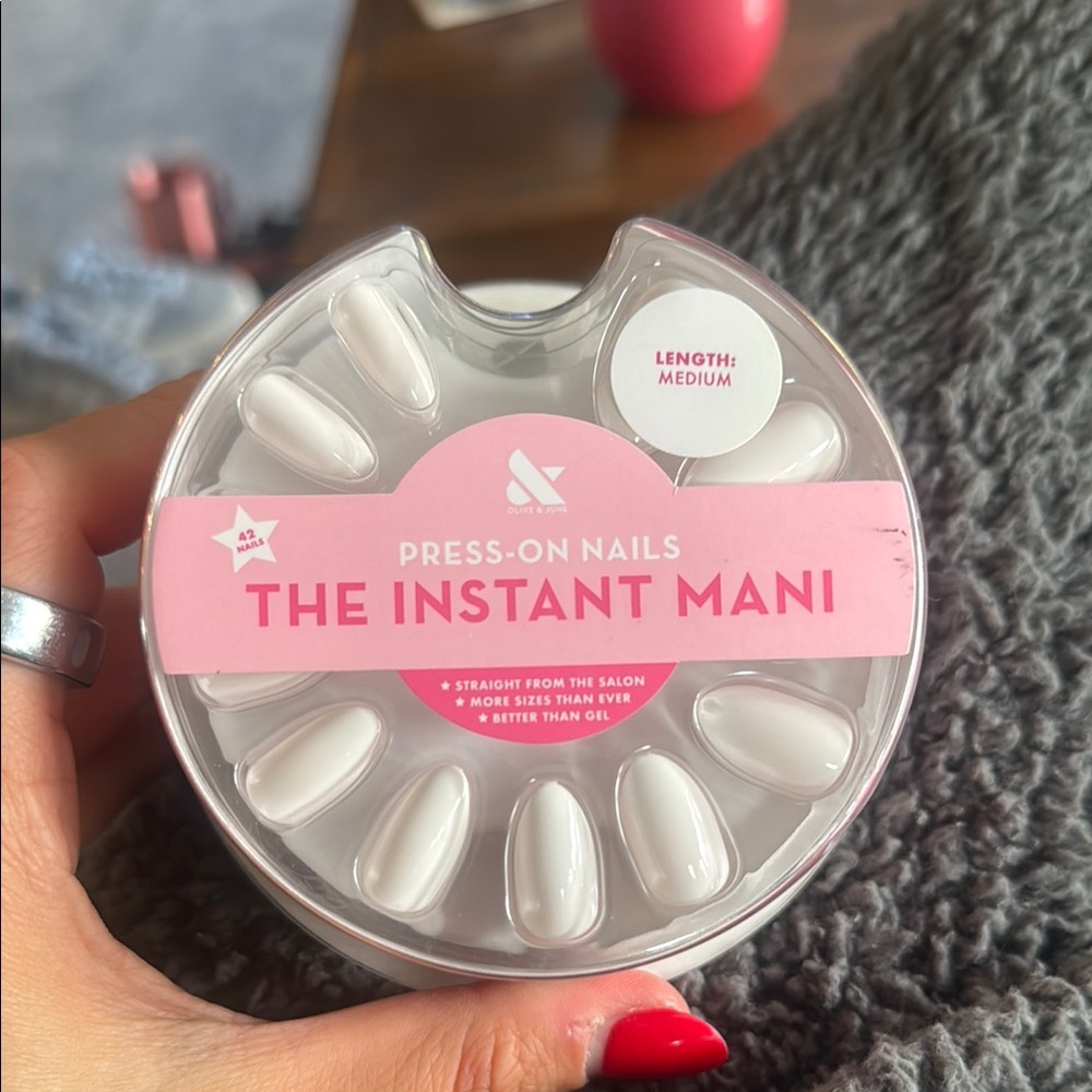 Olive & June The Instant Mani Press-On Nails - Medium Length White